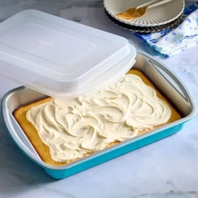 Pampered Chef 9'' x 13'' Pan With Lid item