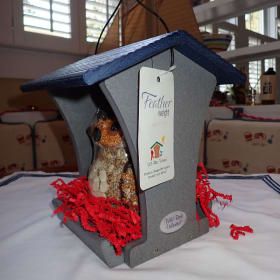 Wild Birds Unlimited feather weight owl bird feeder item