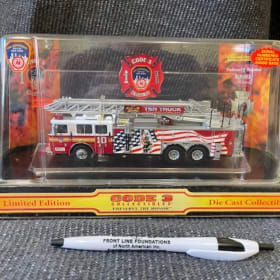Code 3 Collectables FDNY Rear Mount Ladder 10 die cast model item