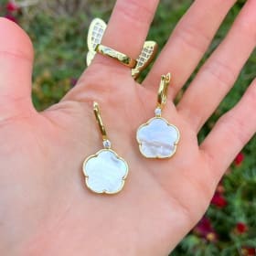 Elegant Mother-of-Pearl Earrings in Yellow Gold item