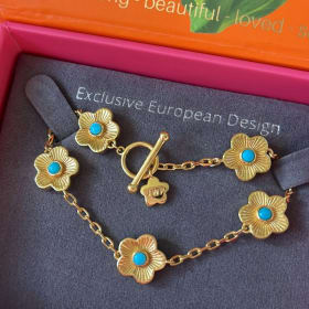 Santorini Bracelet in Yellow Gold item
