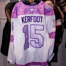 Alex Kerfoot Signed Jersey item