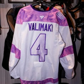 Juuso Välimäki Signed Jersey item
