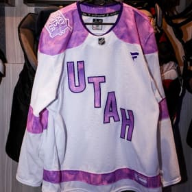 Sean Durzi Signed Jersey item