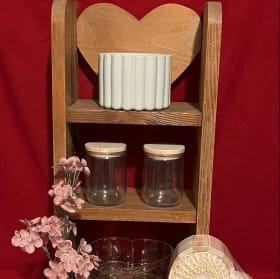 Heart themed shelf gift set item