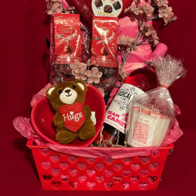 Heart wine and candy gift basket item