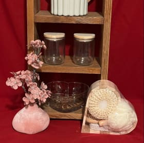 Heart themed shelf gift set item