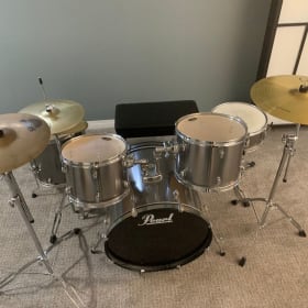 Pearl Forum Series Drum Set item