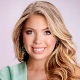 Alexandra Arnold item