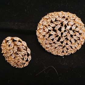 Exquisite Gold-plated Pendant & Earring Set item