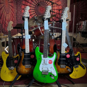 Def Leppard Guitar item