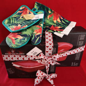 Casserole Dishes & Kitchen Accessories item