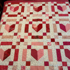 Quilt - Hearts Galore! item