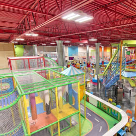 MÉGAMAZE CENTRE D'AMUSEMENT - Abonnement annuel familial item