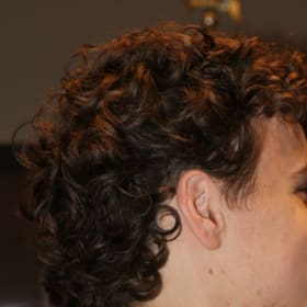 Contestant 1       Best Hair item