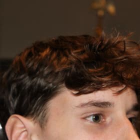 Contestant 8    Best Hair item