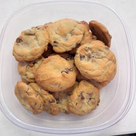 2 dozen Chocolate chip Cookies item