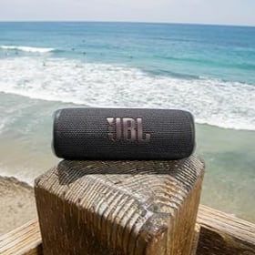 JBL Flip 6 Portable Speaker item