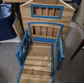 Wooden pet/play house item