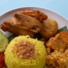 Nasi Kuning Ayam-Tempe item