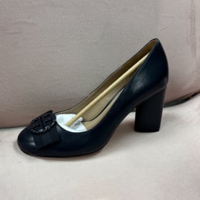 Item #44 Tory Burch: Elizabeth Bow Round Toe Pump Size 5.5 item