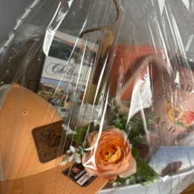 Gift Basket - Peachy Theme item