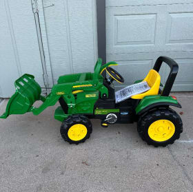 S7 Nostalgic Pedal Tractor item