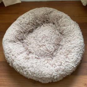 22" floofy round pet bed item