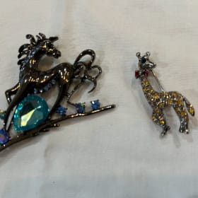 Horse Blue Tones/Jewels and Gold Giraffe Broaches item
