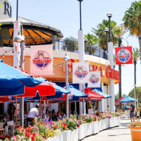 Aquarium Tickets & Bubba Gump Gift Card item