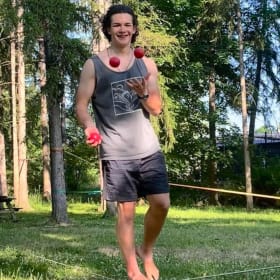 15. Juggling with Benjamin item