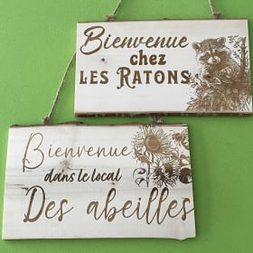 Plaque de bois gravé item