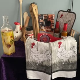 Lot# 31; Puerto Rican Rooster kitchen Cooking Columbus item