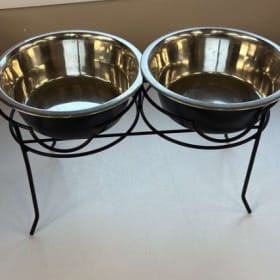 Raised 8" tall double diner with 2 x 1qt stainless bowls item