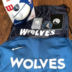 Timberwolves Bag, sweatshirt & Signed ball item