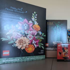 42| Bricks & Minifigs Gift Basket item