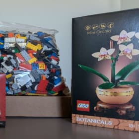 42| Bricks & Minifigs Gift Basket item