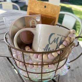 Dolly Parton latte basket item