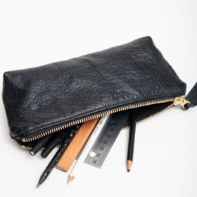 Étui à crayons en cuir MADAAM - Élégance et fonctionnalité item