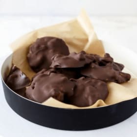 LOT 29 - Boite de 30 chocolats "Turtles"  de Mme Marcotte item