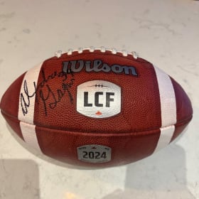 Ballon de football autographié par les Alouettes de Montréal item