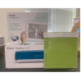 Cricut bundle with Cricut Explore Air 2 item