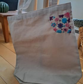 Sac fourre-tout brodé à la main 2 item