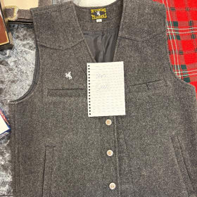 Men’s wool vest item
