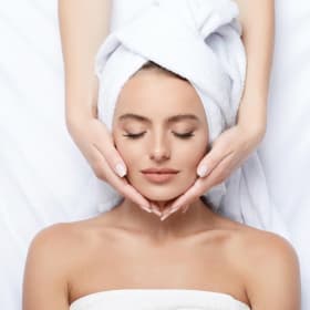 Glo30 - 1 50 minute Facial + Swag Bag item