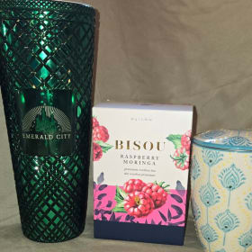 Tea and iced coffee item