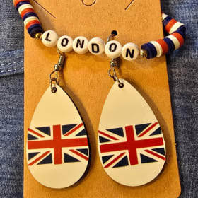 London, Here We Come! LARGE T-Shirt, Earrings and Bracelet item