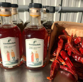 Boîte d'huile et de sauce piquante au piment gorria item