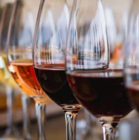 Lot 10: Collectibel Bordeaux item