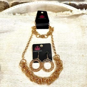 Paparazzi Jewelry Set Gold item
